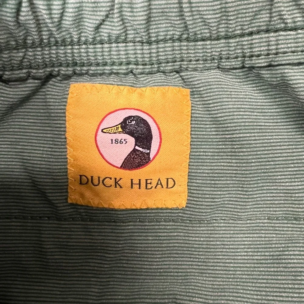 Duck Head Mens Harbor Performance Shorts Green Striped Elastic Waist Small 8in